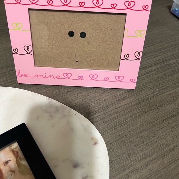 Assorted picture frames - Picture 2 of 4